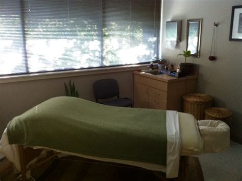 pleasant hill massage room loosen  bodywork