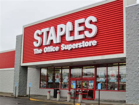 ajacks  dont      staples closing  stores  year