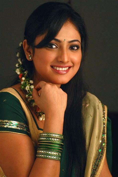 breaking news online actress haripriya saree stills