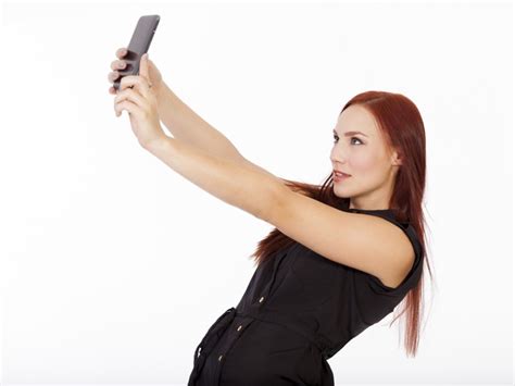 Click That Perfect Selfie For Your Dp Using These 20 Simple Tips