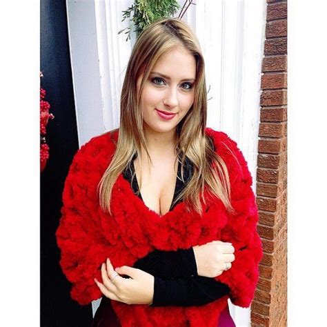 claire abbott wiki biographie Âge fratrie contact and informations