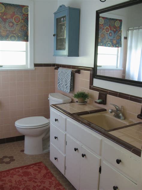 Oh This Is Exactly What My 50s Bathroom Looks Like Peach Tile With