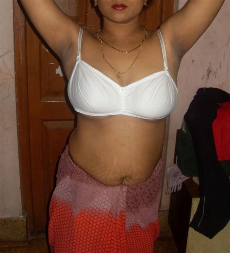 indian bhabhi very sexy and removing saree13
