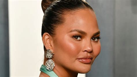 chrissy teigen shares lengthy apology for online bullying i m truly
