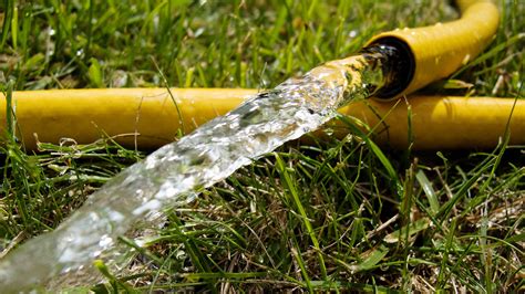 fix  garden hose easy ways  put  stop  leaks