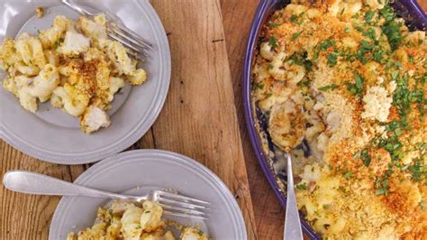 honey mustard chicken mac ‘n cheese with caramelized red