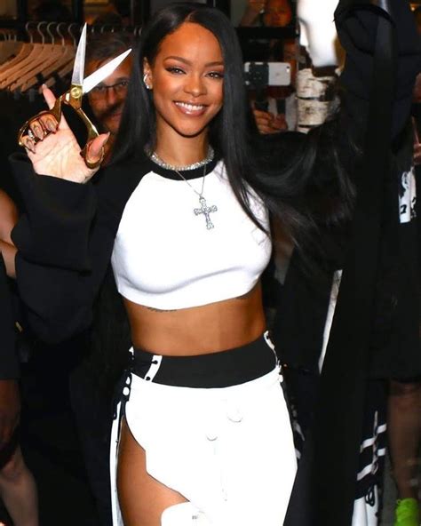 Rihanna Aka Badgalriri On Instagram “🥰🤩😍” Rihanna Outfits Rihanna