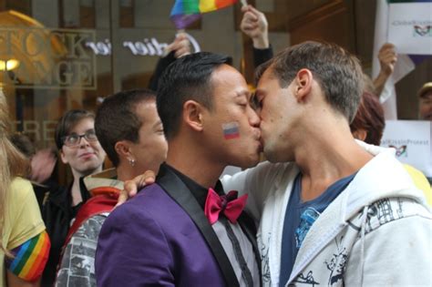 ‘kiss In Protest’ Challenges Russia’s Stance On Gay Rights