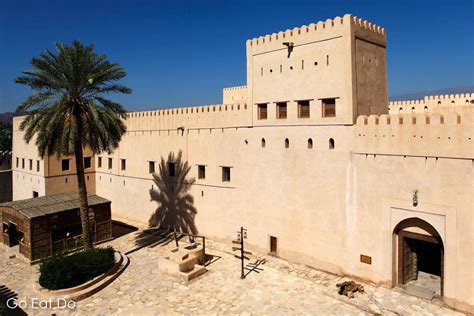 nizwa fort  oman nizwa fort  constructed      imam sultan bin saif al