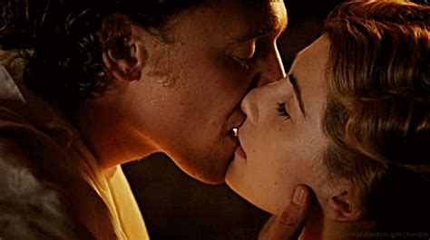 Tom Hiddleston Tom’s Kissing Scenes Bonus
