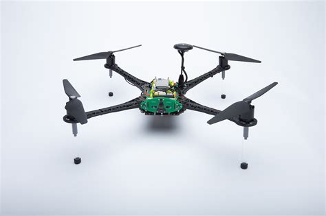 qualcomm unveiled flight rb   worlds    ai enabled drone platform gagadgetcom