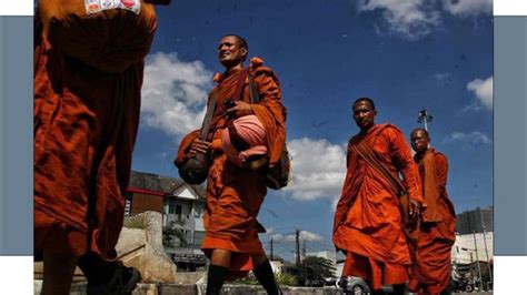 mengenal ritual thudong ibadah  biksu  berjalan kaki