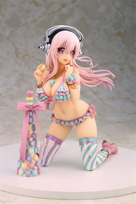 sonico with macaron super sonico figure