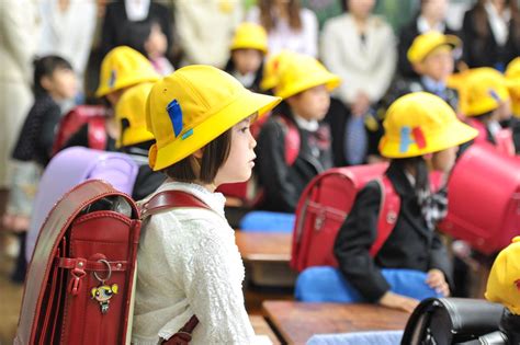 futoko    japanese children refuse    school tiny hand