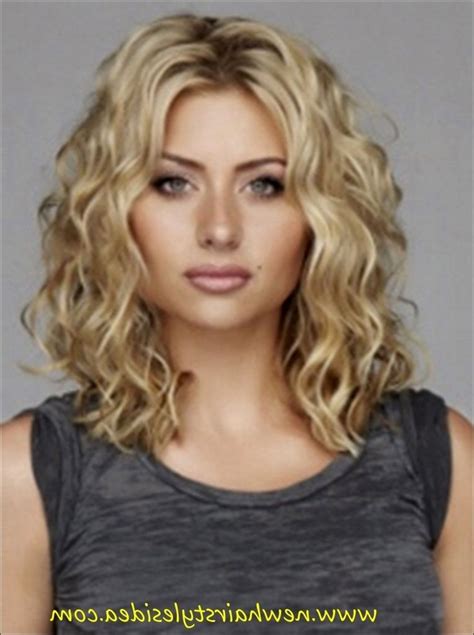 new perm shoulder length hairstyle 2021