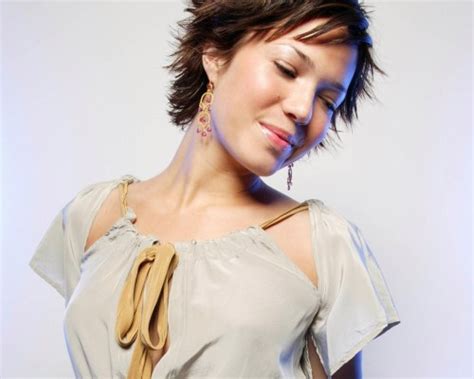 15 sassy hairstyles featuring mandy moore short hair