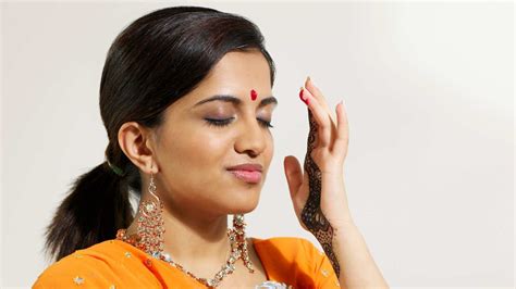 hindus wear tilak  tika  forehead mark