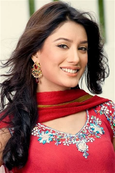 pakistani hot celebrity mehwish hayat sexy photos wallpapers pics pictures and biography