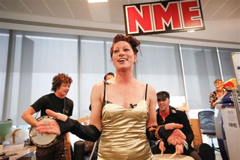 amanda palmer makes out with a porn star in her new wayne