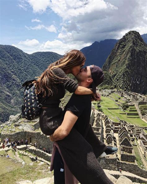 The Cutest Couple Poses To Use On Instagram