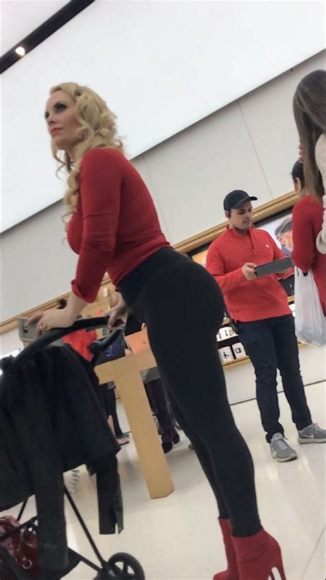 Hot Mom With A Huge Ass In Yoga Pants And High Heels – Candid