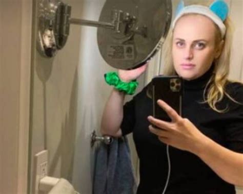 Rebel Wilson Poses In Her Underwear For Makeup Free Bathroom Selfie