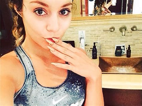 Vanessa Hudgens Flaunts Toned Abs In Sexy Gym Selfie