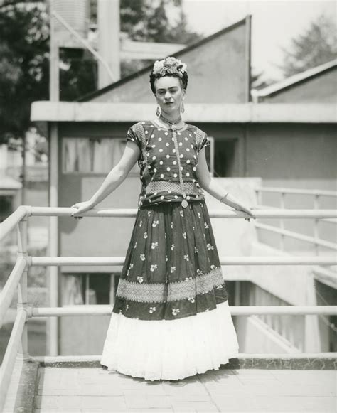 beautiful pictures  frida kahlos incredible  difficult life