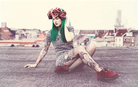 Обои крыши зеленые волосы Legs Tattoos Roofs Red Shoes Green Hair