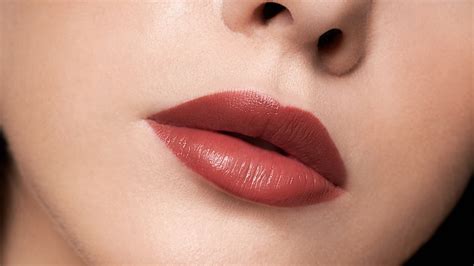 lip colors  application  downturned lips