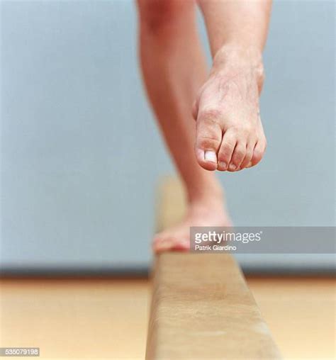 Balance Beam Feet 個照片及圖片檔 Getty Images