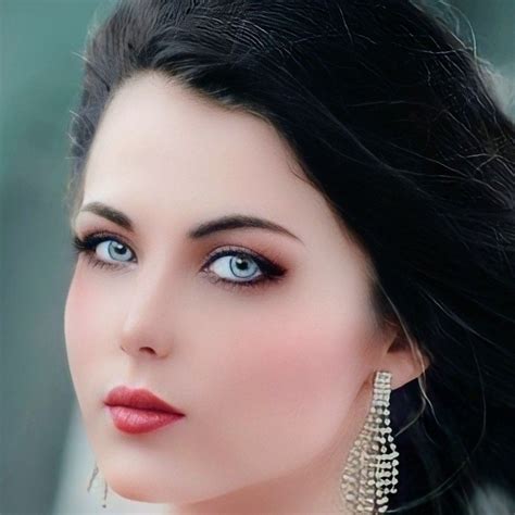Pretty Brunette Beautiful Eyes Give Human Future Beautiful Women