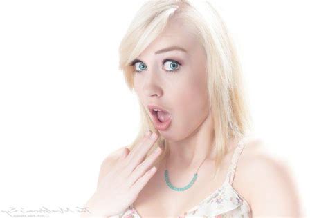 Women Blonde Closeup Face Open Mouth Simple