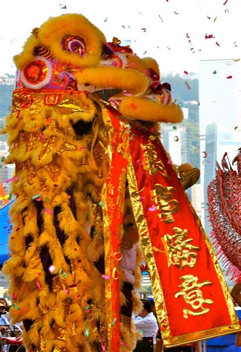chinese holiday year   dragon family holidaynetguide