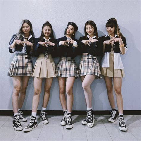 itzy on twitter in 2020 itzy kpop outfits stage outfits