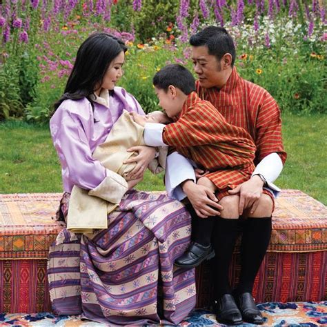 新ロイヤルベビー初お披露目！ ブータン国王夫妻、第2子の写真を公開