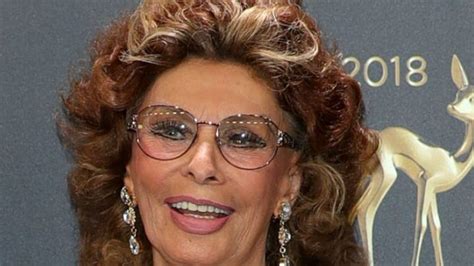 Still A Movie Star Italian Screen Siren Sophia Loren 84 Stuns In