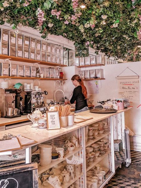 cute cafes  paris  spots  shouldnt  cafe frances restaurante cafe casa de cha