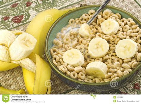 Toasted Oat Cereal With Sliced Bananas Stock Image Image Of Foods