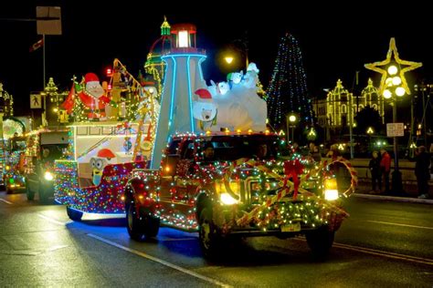 lighted christmas parade      find  lovetoknow