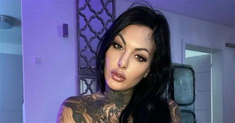 Tattoo Model Strips Totally Naked To Flaunt Ink That Covers Her From