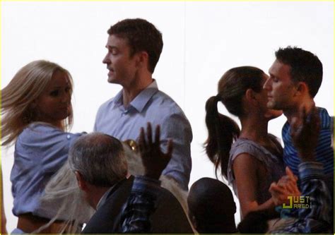 Justin Timberlake And Mila Kunis Kissing At Grand Central Photo
