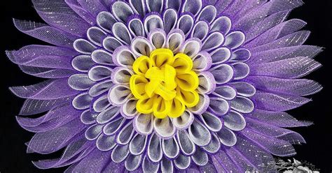 deco mesh daisy petal flower wreath tutorial diy hometalk