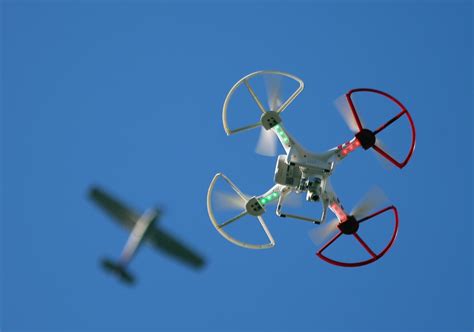 civilian drones   passenger jets government expert warns