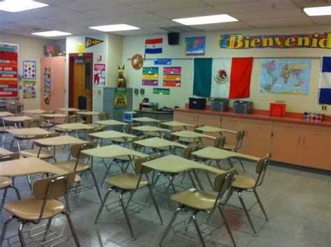 teach learn spanish classroom set up