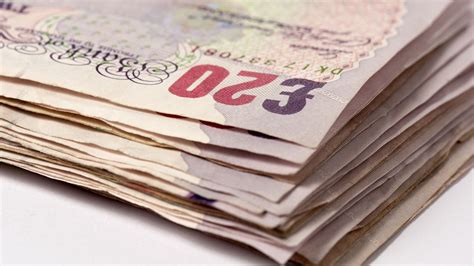 day  spend     banknotes   expire     circulation