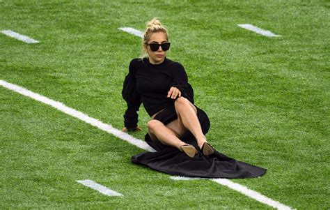 lady gaga upskirt at super bowl 2017 on nrg stadium 03 celebrity