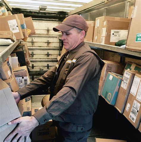 day   life   ups delivery driver  busiest time  year
