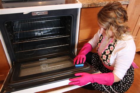 clean  oven  baking soda  vinegar easy diy home