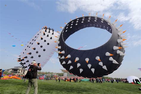 weifang hosts annual kite festival[19] cn